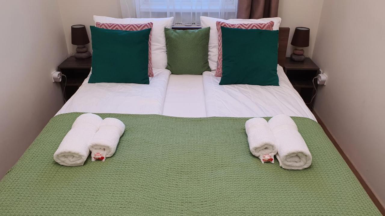 Ivett Maganszallashely-garazzsal Apartament *